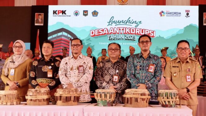 
					Foto: Komisi Pemberntasan Korupsi (KPK) RI secara resmi launching 22 desa yang terpilih menjadi Desa Percontohan Anti Korupsi tahun 2023 di Desa Tengin Baru, Kecamatan Sepaku. (DOK. Istimewa)