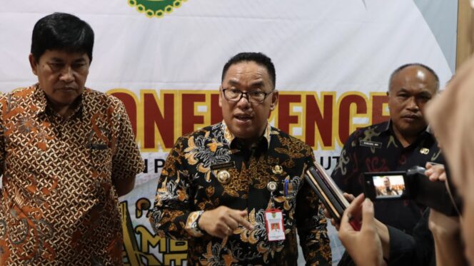 
					Foto: Penjabat (Pj) Bupati PPU, Makmur Marbun saat press conference di aula lantai III Kantor Bupati PPU, Jumat (1/12/2023). (DOK. Istimewa)