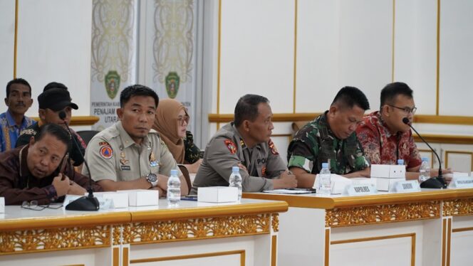 
					Foto: Kegiatan Focus Group Discussion (FGD) dalam rangka review dan pembentukan rencana bisnis perusahaan tahun 2024-2028, Perusahaan Umum Daerah (Perumda) Air Minum Danum Taka Kabupaten PPU. (DOK. Istimewa)