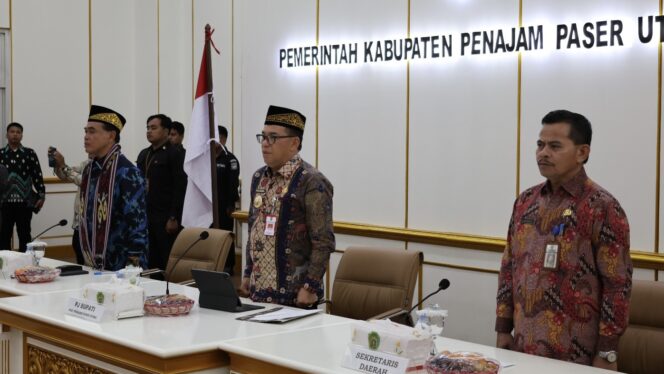 
					Foto: Bupati Tanah Bumbu, Zairullah Azhar beserta rombongan melakukan kunjungan kerja (kunker) ke Kabupaten Penajam Paser Utara (PPU). (DOK. Istimewa)