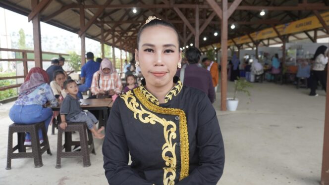 
					Foto: Dahlia, pemilik Sanggar Tari Ronggeng di Sepaku. (DOK. Istimewa)