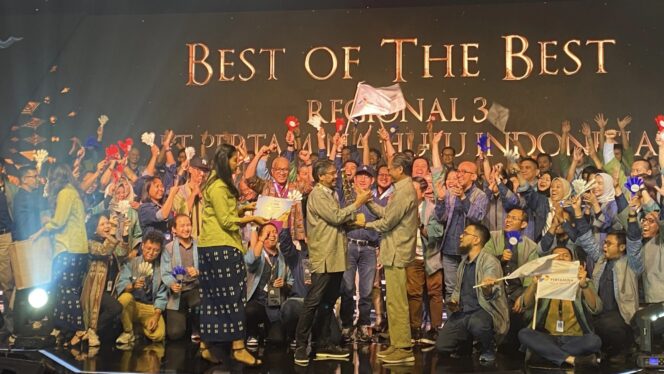 
					Foto: PT Pertamina Hulu Indonesia (PHI) bersama anak perusahaan dan afiliasinya di lingkungan Regional 3 Kalimantan berhasil mencatatkan prestasi gemilang dalam forum Continuous Improvement Program (CIP) – Upstream Improvement and Innovation Awards (UIIA) 2023 dengan meraih predikat sebagai “Best of the Best” untuk yang ketiga kalinya (05-07/12/2023). (DOK. Istimewa)
