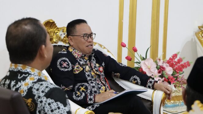 
					Foto: Penjabat (Pj) Bupati PPU Makmur Marbun menerima audiensi Forum Kerukunan Umat Beragama (FKUB) PPU bertempat di Kantor Bupati PPU pada Kamis (04/01/24). (DOK. Istimewa)