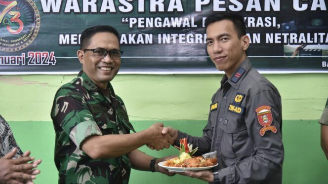 
					Foto: Pendam V/Mlw menggelar acara syukuran dalam rangka perayaan peringatan Hari Ulang Tahun ke-73  Penerangan TNI Angkatan Darat yang tepatnya jatuh pada tanggal 13 Januari 2024. (DOK. Istimewa)