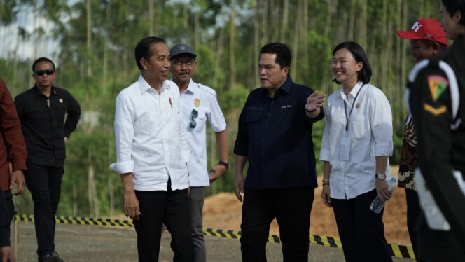 
					Presiden RI Joko Widodo saat mengunjungi Pembangunan Ibu Kota Nusantara (IKN), Rabu (17/1/2024).