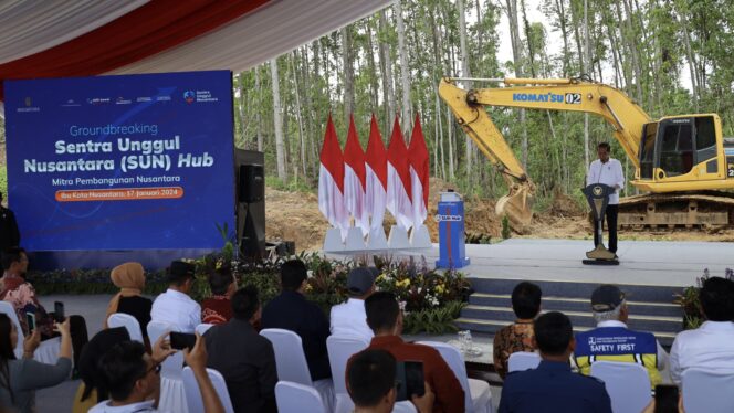 
					Foto: Presiden RI, Joko Widodo di groundbreaking PT Sentra Unggul Nusantara. (DOK. Istimewa)