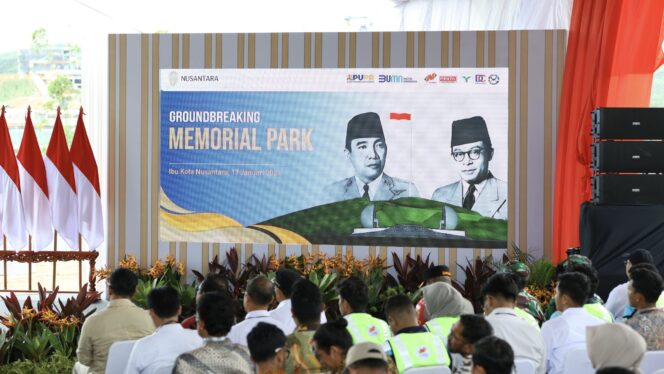 
					Foto: Kepala Otorita IKN dampingi Presiden Joko Widodo resmikan pembangunan Memorial Park sebagai monumen penghormatan kepada kedua Proklamator Indonesia pada Rabu (17/01/2024). (DOK. Istimewa)