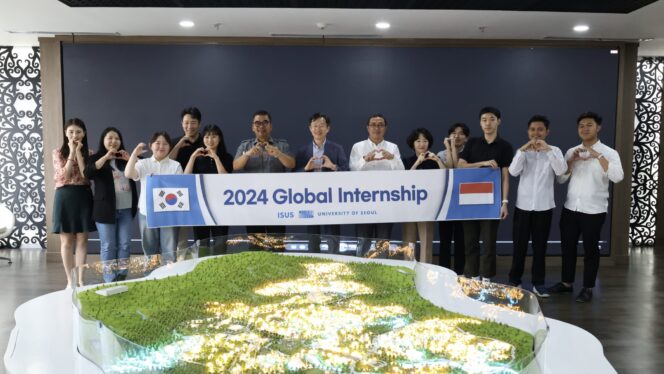 
					Foto: Otorita Ibu Kota Nusantara (IKN) melalui Kedeputian Bidang Transformasi Hijau dan Digital menerima kunjungan dari Universitas Seoul untuk diskusikan program pendidikan lanjutan untuk pegawai IKN di Kantor Otorita IKN Jakarta pada Senin (22/01/2024). (DOK. Istimewa)
