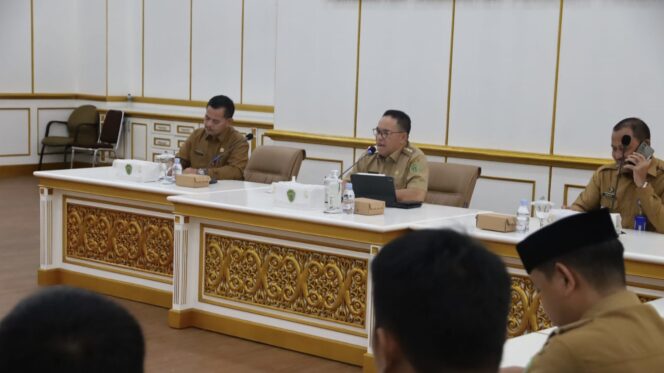 
					Foto: Rapat Koordinasi (Rakor) bersama seluruh camat, lurah dan kepala desa se PPU pasca pelantikan yang digelar beberapa hari sebelumnya, Senin, (29/1/2024) di kantor bupati PPU. (DOK. Istimewa)
