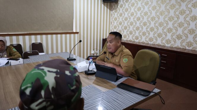 
					Foto: Asisten Bidang Ekonomi dan Pembangunan Setda PPU Nicko Herlambang saat mengikuti rapat bersama Mendagri RI. (DOK. Istimewa)