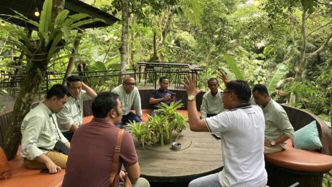 
					Foto: kegiatan monitoring and evaluation (monev) Triwulan I 2024 program replikasi ini pada 16-18 Februari 2024 lalu di Desa Taro. (DOK. Istimewa)