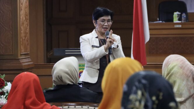 
					Foto: Pemerintah Kabupaten Penajam Paser Utara (PPU) melalui Dinas Pemberdayaan Perempuan Perlindungan Anak Pengendalian Penduduk dan Keluarga Berencana (DP3AP2KB) PPU gelar rapat koordinasi dan sinkronisasi Perlembagaan Pemenuhan Hak Anak Kewenangan Kabupaten/Kota Gugus Tugas Kabupaten Layak Anak (KLA) Tahun 2024. (DOK. Istimewa)