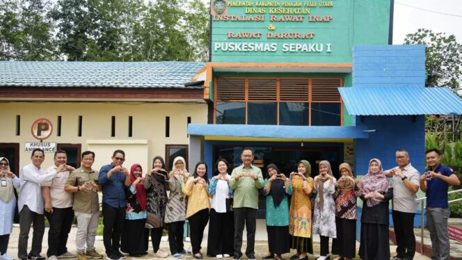 
					Foto: Kepala Otorita IKN, Bambang Susantono bersama team mengadakan kunjungan ke sejumlah fasilitas kesehatan di Kecamatan Sepaku yaitu Puskesmas Semoi II, Puskesmas Sepaku I, dan UPT. Puskesmas Sepaku III. (DOK. Istimewa)