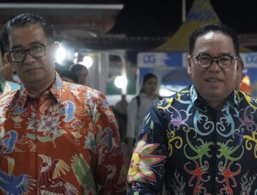Foto: Penjabat (Pj) Bupati Penajam Paser Utara (PPU) Makmur Marbun sambut Pj. Gubernur Kalimantan Timur (Kaltim) Akmal Malik dalam acara Rapat Kerja (raker) Destinasi dan Industri Pariwisata Se-Kaltim  bertempat di Alun-Alun Kantor Bupati PPU. (DOK. Istimewa) 