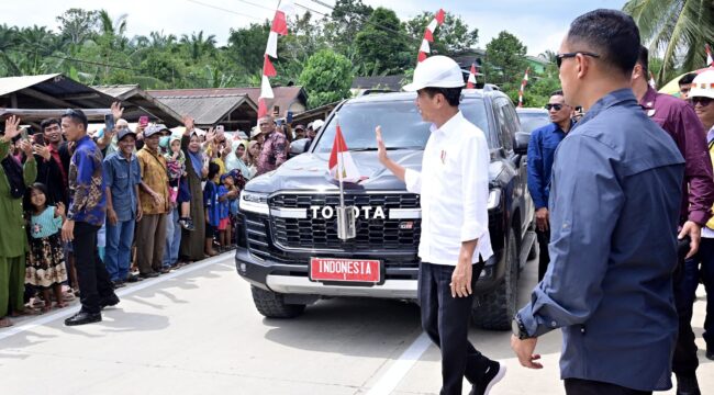 Foto: Presiden RI Joko Widodo saat menyapa masyarakat di Kabupaten PPU. (DOK. Istimewa)