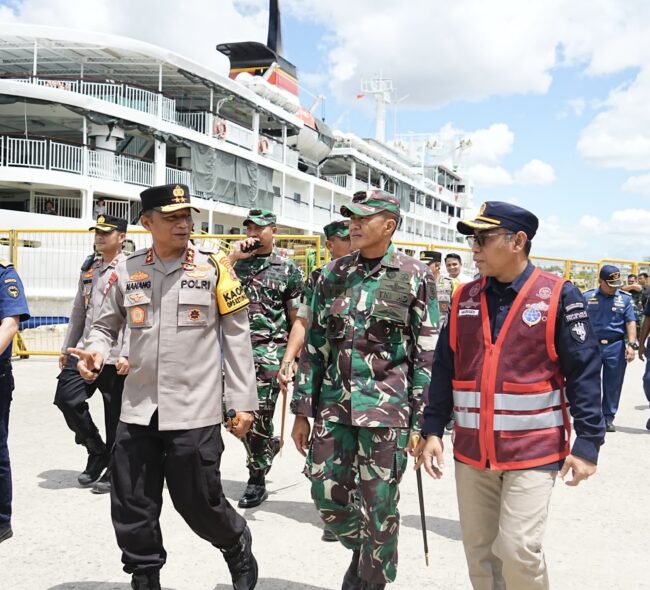 Kapolda Kaltim dan Pangdam VI/Mulawarman Pimpin Patroli di Samarinda, Pastikan Keamanan Jelang Idul Fitri