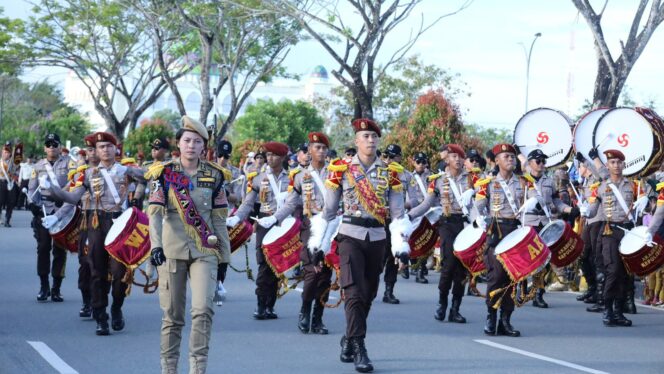 
					Foto: Peserta Latihan Integrasi Taruna Wreda Nusantara (Latsitardanus) XLIV/2024 Yontarlat Kijang gelar aksi Drumcorps di Penajam. (DOK. CahayaBorneo.com)