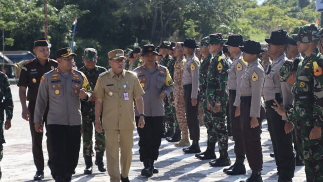 
					Foto: Pemerintah Kabupaten (Pemkab) Penajam Paser Utara (PPU) menerima peserta Latihan Integrasi Taruna Wreda Nusantara (Latsitardanus) XLIV/2024 Yontarlat Kijang di Halaman Kantor Bupati PPU, Selasa (7/5/2024). (DOK. Istimewa)
