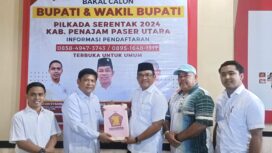 Foto: Bakal Calon (bacalon) Wakil Bupati Penajam Paser Utara (PPU), Ahmad Basir kembalikan formulir Pendaftaran ke Dewan Pimpinan Cabang (DPC) Partai Gerindra PPU. (DOK. CahayaBorneo/Dinda)