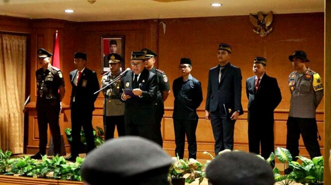 
					Foto: Pemkab PPU Melaksanakan Upacara Kebangkitan Nasional ke-66 di Aula Kantor Bupati PPU. (DOK. CahayaBorneo.com)