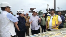 Foto: Menteri BUMN Erick Tohir didampingi Kepala OIKN Bambang Susantono tinjau IKN. (DOK. Humas Polres PPU)