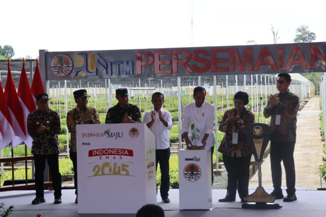 
					Foto: Pj Bupati PPU Makmur Marbun dampingi Presiden RI Joko Widodo resmikan sejumlah Pembangunan infrastruktur di IKN, Selasa (5/6/2024)