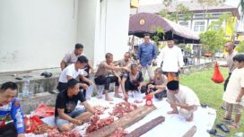 Foto:  Kepolisian Resor (Polres) Kabupaten Penajam Paser Utara (PPU) melaksanakan penyembelihan hewan kurban. (DOK. CahayaBorneo.com)