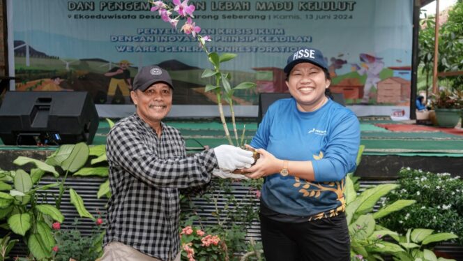 Foto: PT Pertamina Hulu Kalimantan Timur (PHKT) melaksanakan kegiatan penghijauan lahan di lokasi Eko-eduwisata Bee Edu Park, Desa Bangun Rejo, Tenggarong Seberang. (DOK. Istimewa)