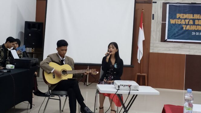 
					Foto: Maju ke Grand Final, 20 Finalis Duta Wisata PPU 2024 Unjuk Bakat. (DOK. CahayaBorneo.com)