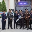 Foto: Pj. Bupati PPU Makmur Marbun Serahkan Mobil Operasional Polres PPU. (DOK. Istimewa)
