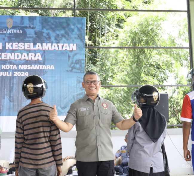 Otorita IKN Gelar Sosialisasi Keselamatan Berkendara dan Bagikan Helm Gratis di Sepaku