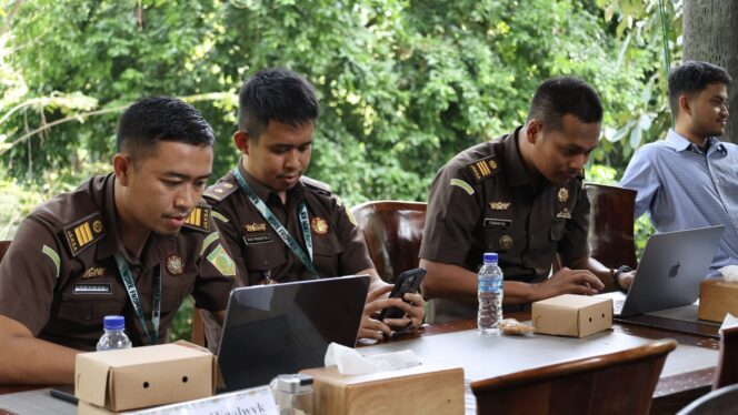 
					Foto: Sejumlah ASN sedang melakukan Work From IKN. (DOK. Istimewa)