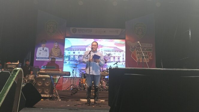 
					Poto: Pj. Bupati PPU Makmur Marbun menutup kegiatan PPU Festival 2024. (DOK. CahayaBorneo.com)