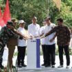 Foto: Presiden Republik Indonesia, Joko Widodo Groundbreaking Kantor BCA Nusantara. (DOK. OIKN)