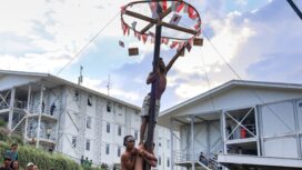 Foto: Pekerja Konstruksi mengikuti lomba 17 Agustus yang berada di kawasan Hunian Pekerja Konstruksi, Nusantara. (DOK. Istimewa)