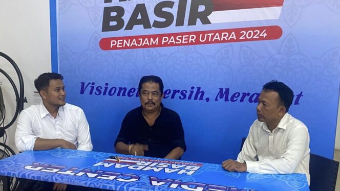 
					Foto: Ps. Kanit I Sat Intelkam Aiptu Tarman, bersama anggotanya, mengajak tim pemenangan untuk bersama-sama menjaga kondusivitas wilayah PPU selama tahapan Pilkada 2024 berlangsung. (DOK. Istimewa)
