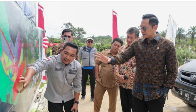 
					Foto: Menteri Agraria dan Tata Ruang (ATR)/Kepala Badan Pertanahan Nasional (BPN) sekaligus Ketua Komite Badan Bank Tanah, Agus Harimurti Yudhoyono (AHY), melakukan kunjungan kerja ke Ibu Kota Nusantara. (DOK. Instagram AHY)