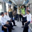 Foto: Presiden Joko Widodo melakukan uji coba moda transportasi terbaru yang ramah lingkungan. (DOK. Istimewa)