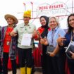 Foto: Menteri Pariwisata dan Ekonomi Kreatif (Menparekraf), Sandiaga Salahuddin Uno, mengunjungi Penajam Paser Utara (PPU).(DOK. CahayaBorneo.com)