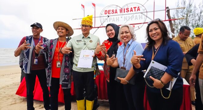 
					Foto: Menteri Pariwisata dan Ekonomi Kreatif (Menparekraf), Sandiaga Salahuddin Uno, mengunjungi Penajam Paser Utara (PPU).(DOK. CahayaBorneo.com)