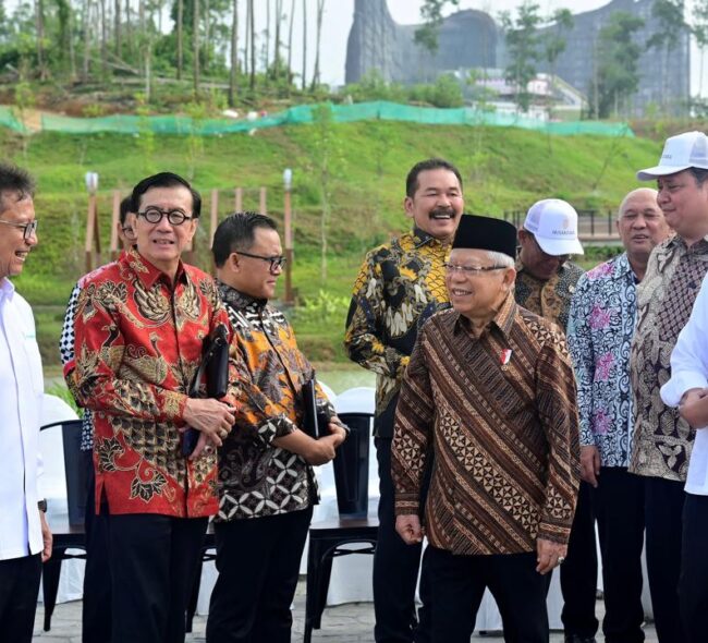 Jelang Sidang Paripurna, Presiden Jokowi Ajak Kabinet Nikmati Udara Pagi dan Keliling IKN