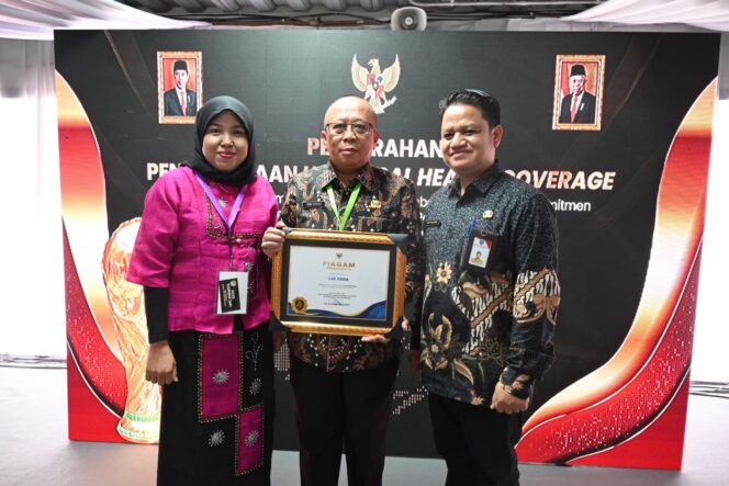 
					Foto: Pemerintah Kabupaten Paser meraih penghargaan Universal Health Coverage (UHC) Awards 2024 atas keberhasilan kepesertaan BPJS Kesehatan. (DOK. Istimewa)