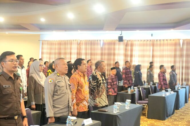 
					Foto: Komisi Pemilihan Umum (KPU) Kabupaten Paser menggelar rapat peno rekapitulasi daftar pemilih hasil pemutakhiran (DPHP) dan penetapan daftar pemilih sementara (DPS) pilkada 2024. (DOK. Istimewa)