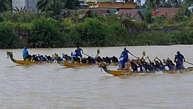 
					Foto: Persatuan Olahraga Dayung Seluruh Indonesia (PODSI) Kabupaten Paser menggelar kejuaraan Dragon Boat Bupati Paser 2024. (DOK. Istimewa)