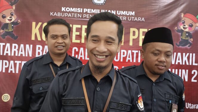 
					Foto: Ketua KPU PPU, Ali Yamin Ishak (Tengah). (DOK. CahayaBorneo.com)