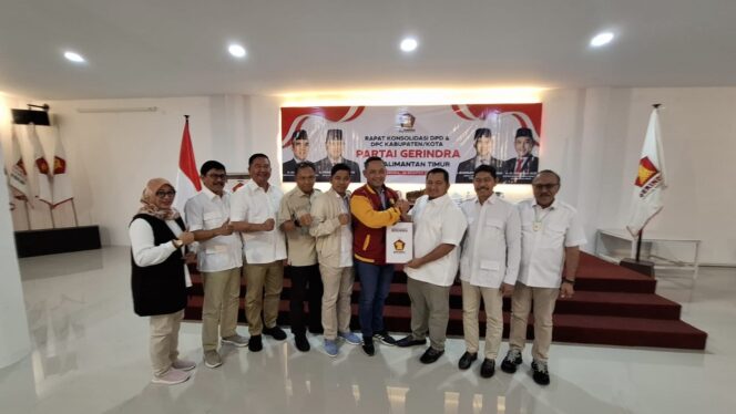 
					Foto: Pasangan calon Bupati dan Wakil Bupati Penajam Paser Utara (PPU), Mudyat Noor dan Abdul Waris Muin, resmi mendapatkan dukungan dari partai politik pemenang Pemilu 2024 di Kabupaten PPU. (DOK. Istimewa)