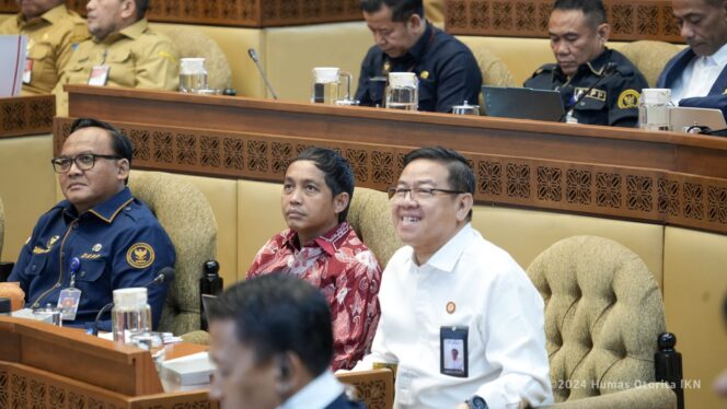 
					Foto: Rapat Kerja dan Rapat Dengar Pendapat Komisi II DPR RI, di Kompleks Parlemen, Jakarta, Senin (09/09/09). (DOK. Istimewa)