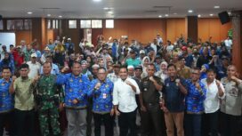 Foto: Bersama antara Pj Bupati PPU Makmur Marbun bersama Team Leader Project PPU, Syafran Zamzami, Forkopimda dan masyarakat yang menjadi subjek reforma agraria di atas HPL Badan Bank Tanah PPU. (Dok. Badan Bank Tanah)