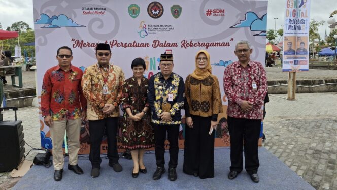 
					Foto: Penjabat (Pj) Bupati Penajam Paser Utara (PPU) Makmur Marbun secara resmi membuka kegiatan Festival Harmoni Budaya Nusantara tahun 2024. (DOK. CahayaBorneo.com)