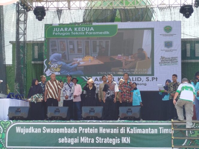 
					Petugas Peternakan  dan KWT di Paser Terima Penghargaan